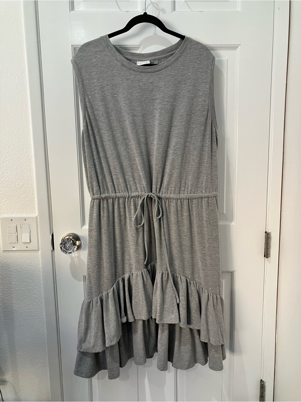 Ava & Viv Gray Sleeveless Drawstring Midi Dress with Ruffle Hem